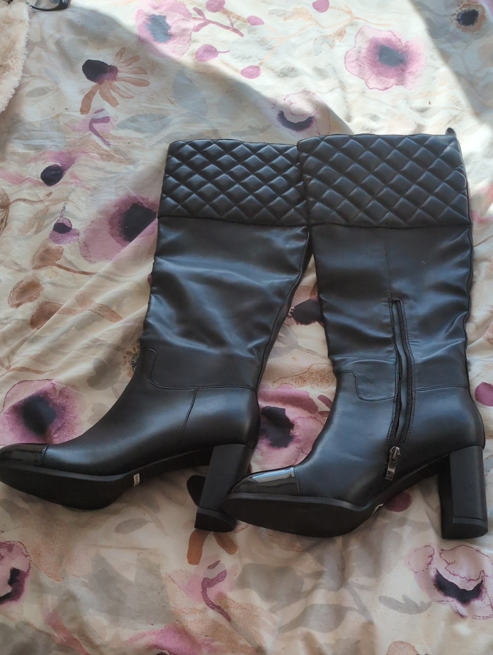 New, Never B Wynn Women's Quilted Shaft Black Knee-High Heeled Boots